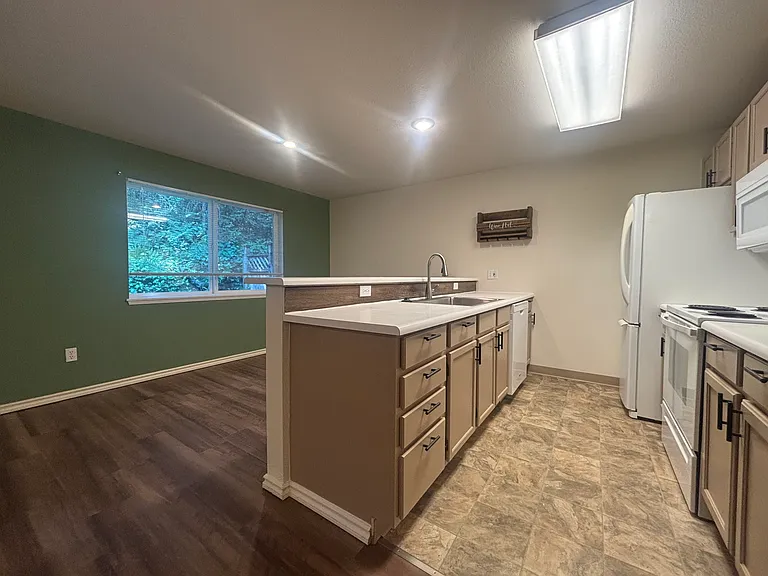 1301 NW Slate Ln #104 — Photo 4