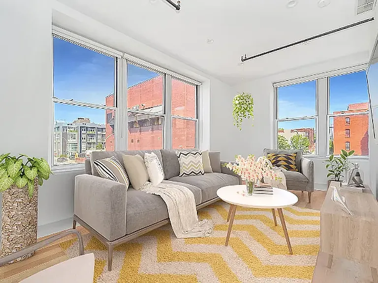 347 Lorimer St #4A — Photo 2
