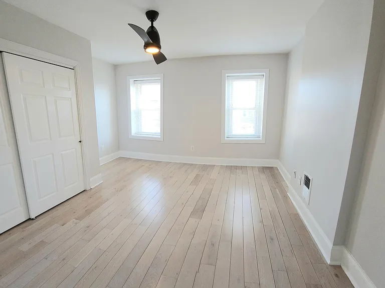 332 Kingsley St — Photo 12