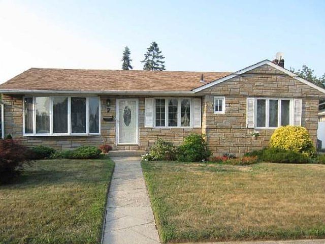 1st image of 7 Elizabeth Dr