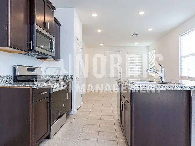 247 S San Gregorio Ln — Photo 7