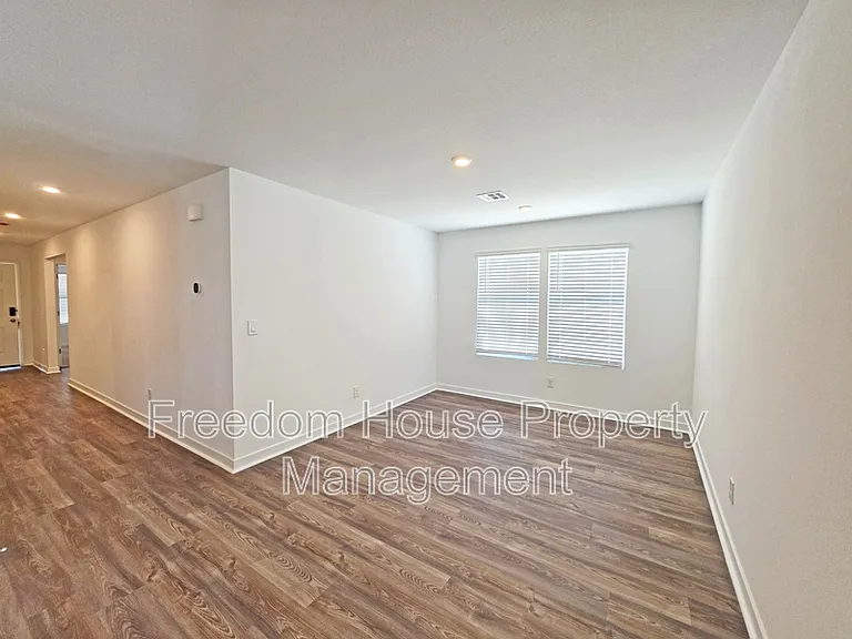 660 E Huyana Wind Dr — Photo 36