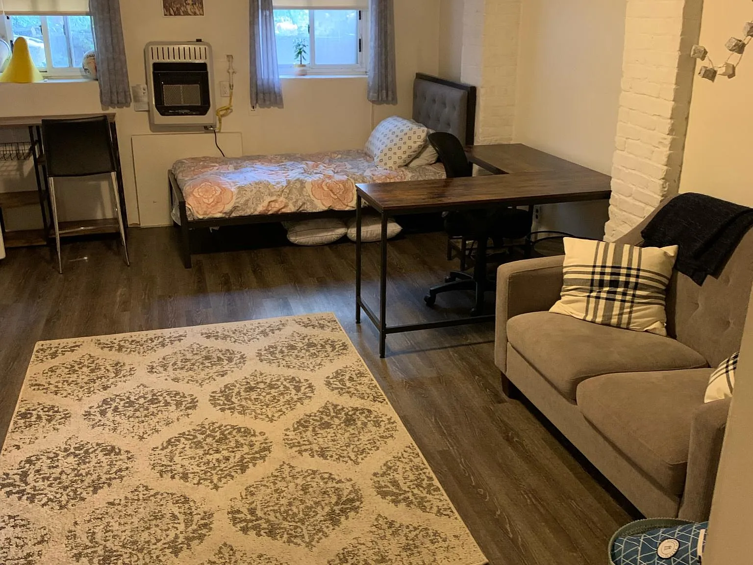 Studio, 650 sqft, $2,200 — Photo 4
