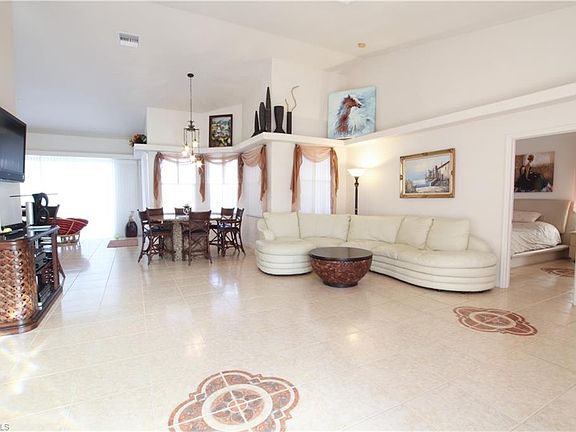 5th image of 4817 SW 25th Pl