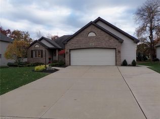 1010 Scenic Ln, Seven Hills, OH