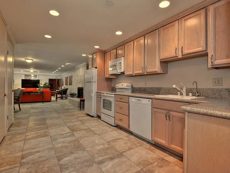 18601 Blythswood Dr #B — Photo 7
