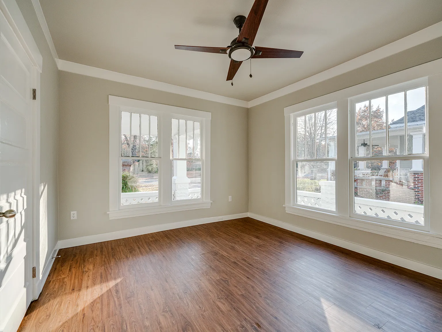 1912 Robinson Ave — Photo 2