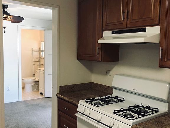 5th image of 417B Saint Mary St