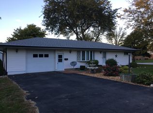 429 E Dent St, Gilman, IL 60938