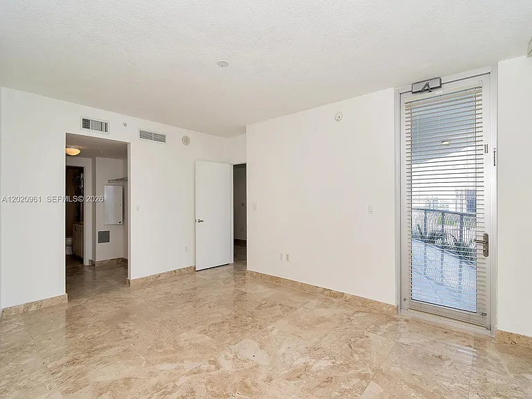 1750 N Bayshore Dr #1515 — Photo 21