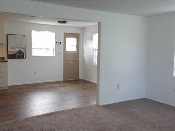 5th image of 1645 Saint Catherine Dr W