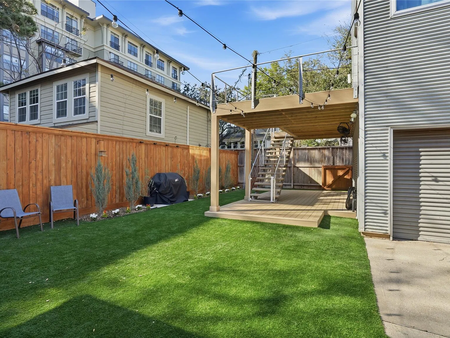 1 bed, 1.0 bath, 1376 sqft, $2,100 — Photo 2