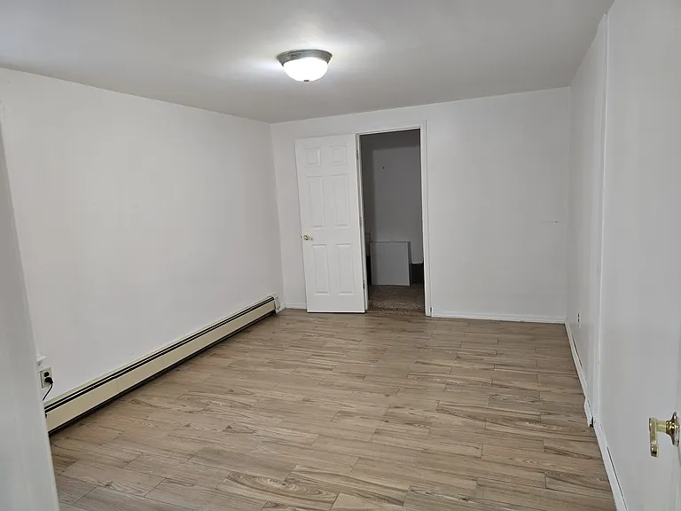 132 Ontario Ave #B — Photo 6