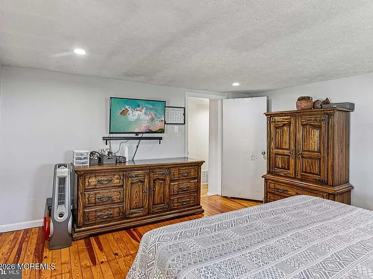 36 Browning Ave — Photo 11