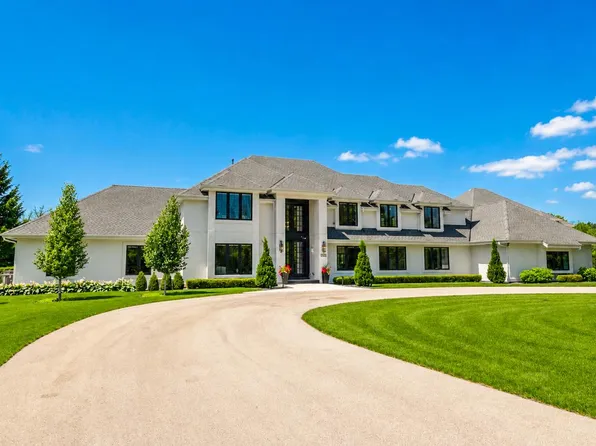 8615 N Dean CIRCLE, River Hills, WI 53217