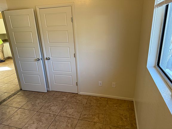 5th image of 3321 N Grandview Dr #1