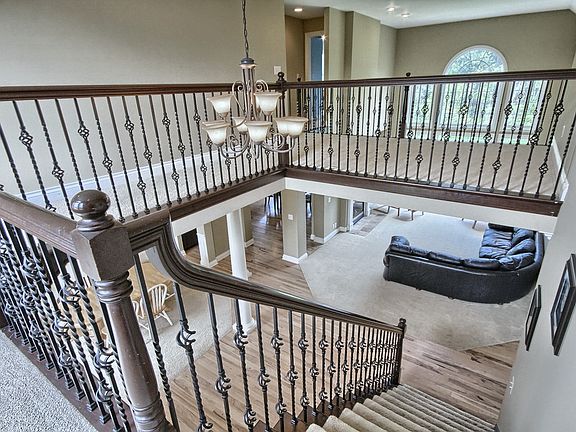 Open two story foyer