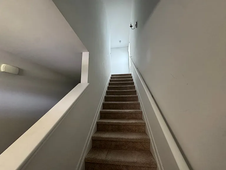 430 Whitby St — Photo 13