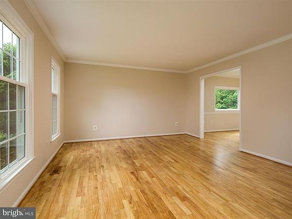 4th image of 2909 Robin Glen Ct