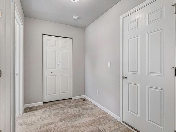3rd image of 32415 Pinedale Ln