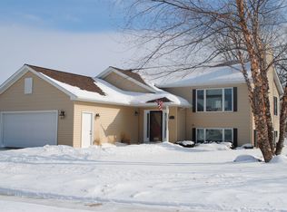 915 Bucknell Ct SE, Stewartville, MN 55976