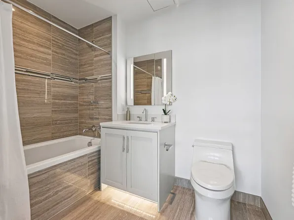 800 Avenue At Port Imperial image 12 of 28