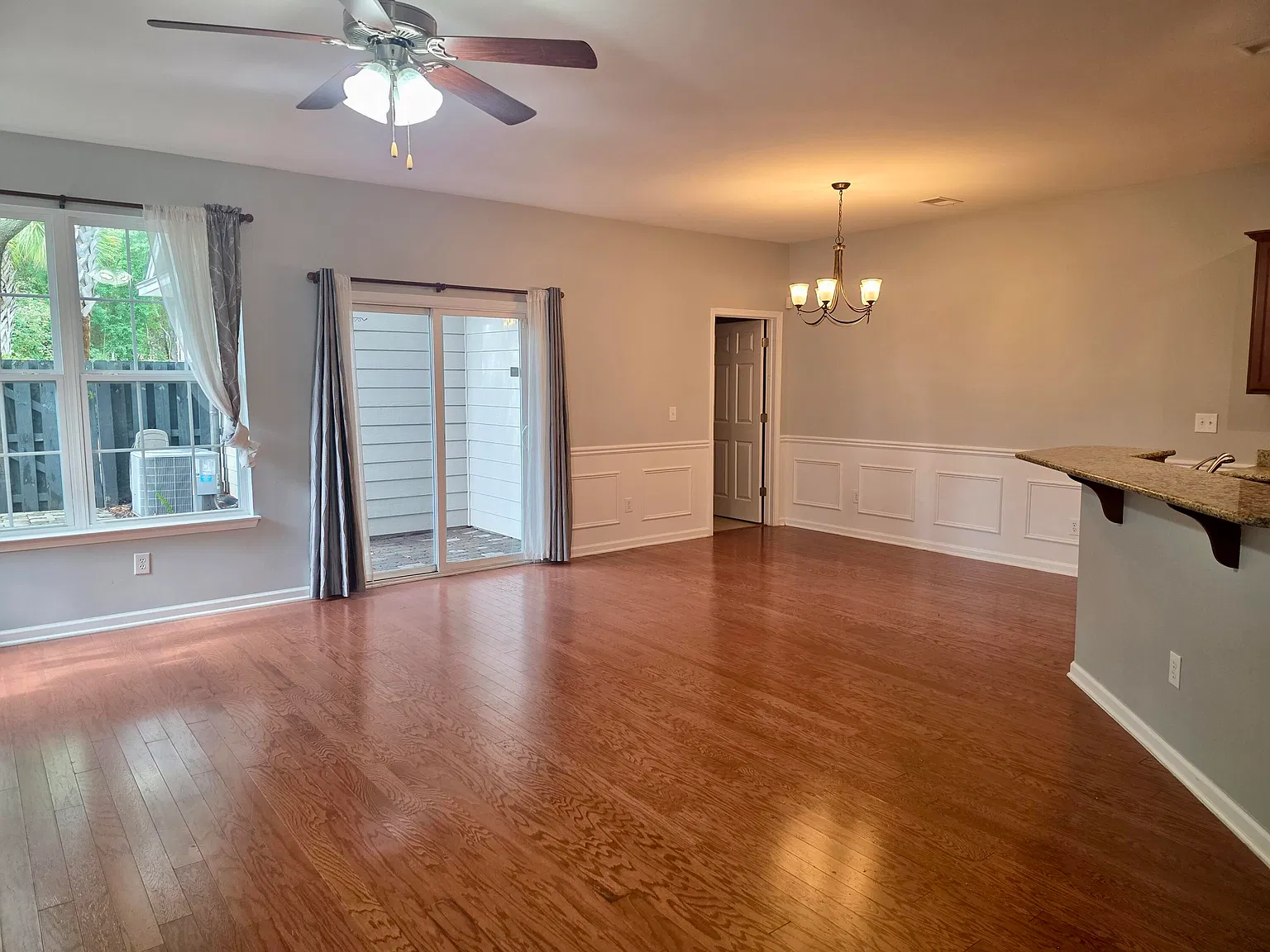 4 bed, 3.5 bath, 1900 sqft, $3,100 — Photo 3