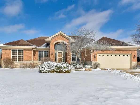 953 Academy Ln, West Chicago, IL 60185
