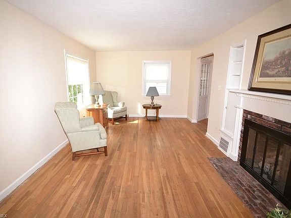 4th image of 2229 Buena Vista Dr