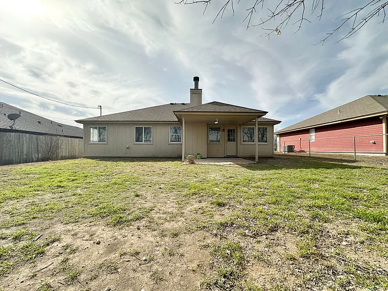 1910 Michele Dr — Photo 33