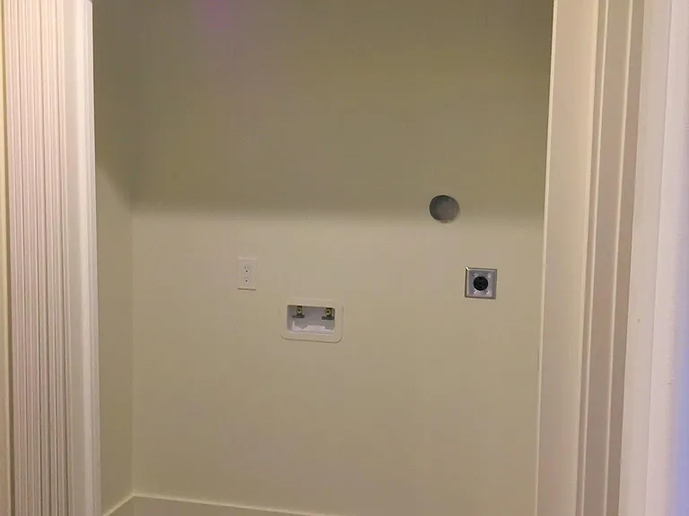 2 BED UNIT. LAUNDRY