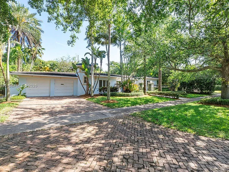 1037 Alfonso Ave — Photo 10