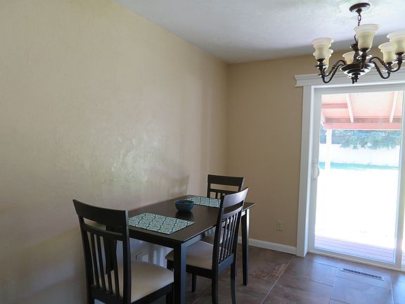 Dining area w/patio door