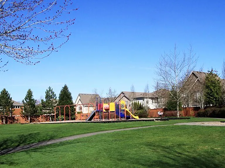 Vintage-1 Community park and walkway - 2 blocks away