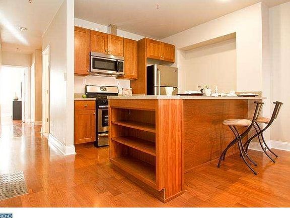 4th image of 1506 Fairmount Ave #A