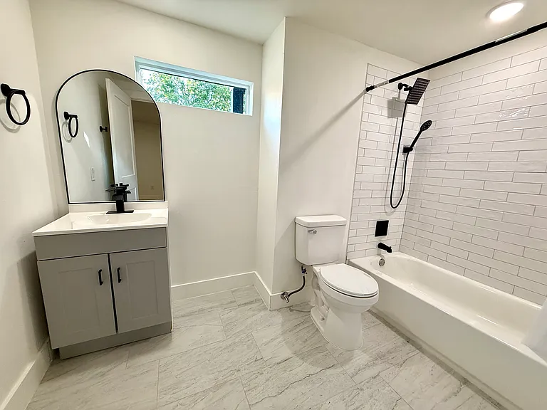 2204 W San Antonio St #3 — Photo 16