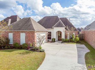 10556 Hill Pointe Ave, Baton Rouge, LA 70810
