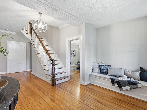 2nd image of 105 E Washington St