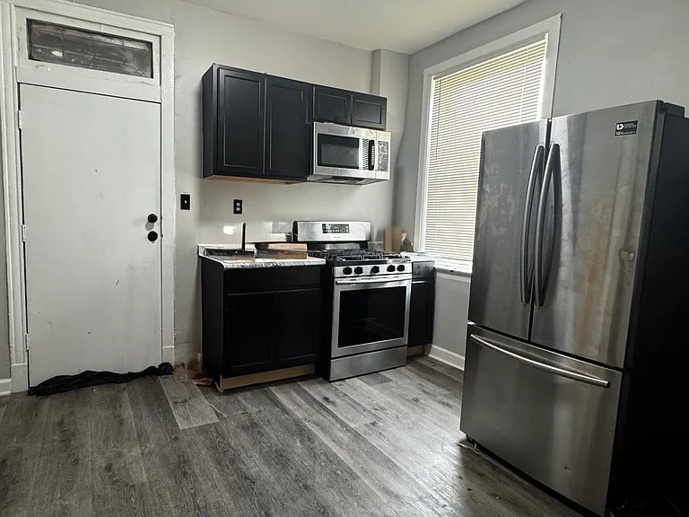 1540 W 70th St #1 — Photo 11