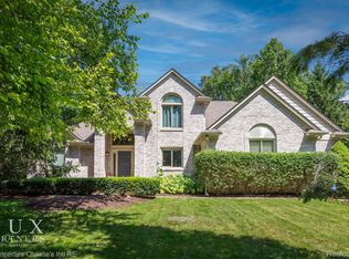 57574 Hidden Timbers Dr, South Lyon, MI 48178