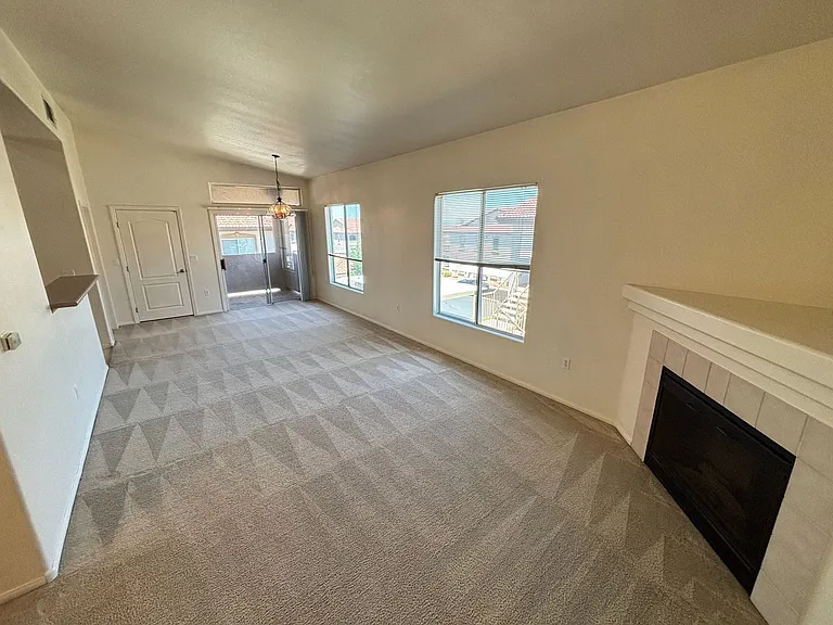 2305 W Horizon Ridge Pkwy #2324 — Photo 6