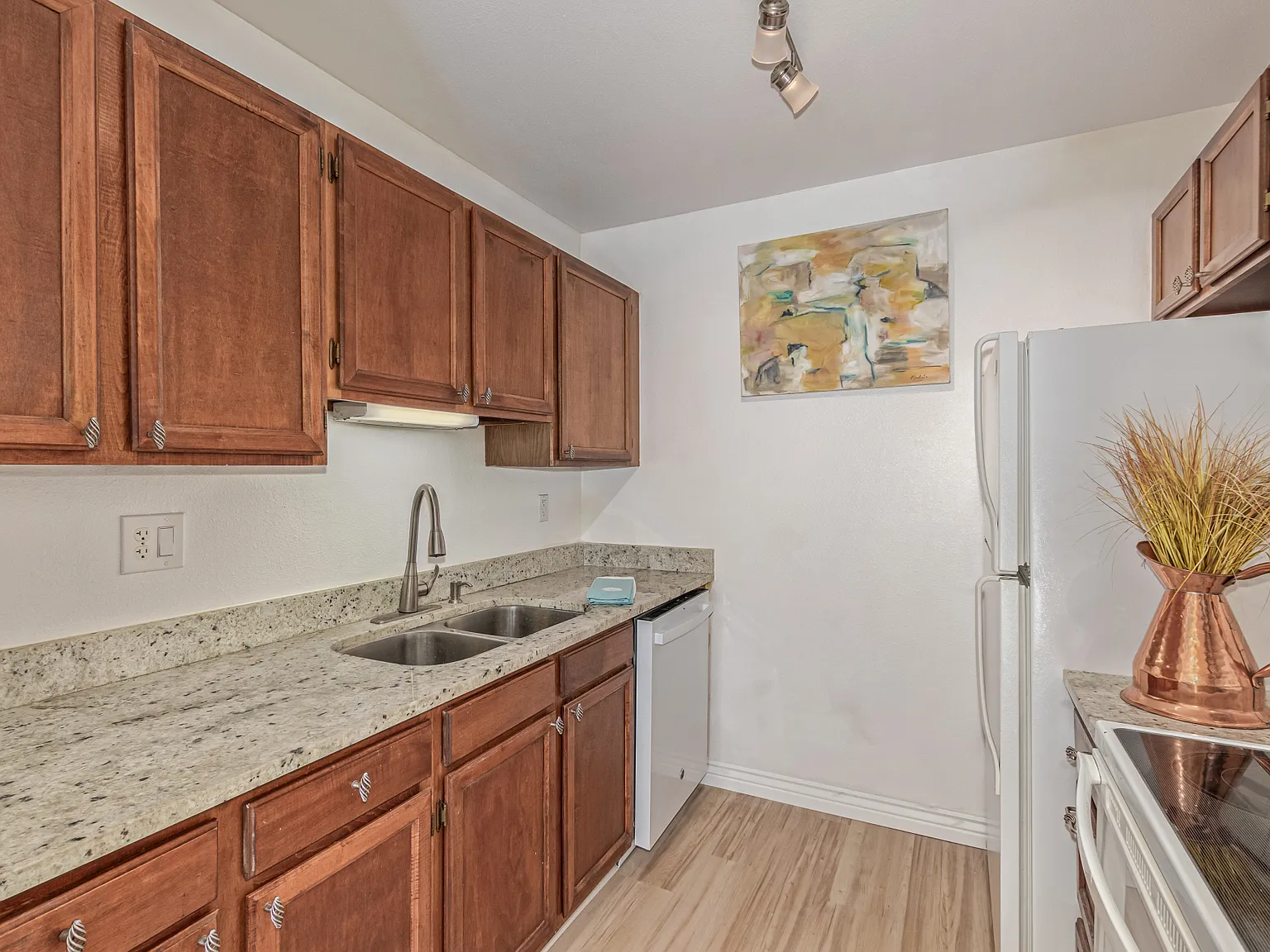 1 bed, 805 sqft, $1,825 — Photo 2