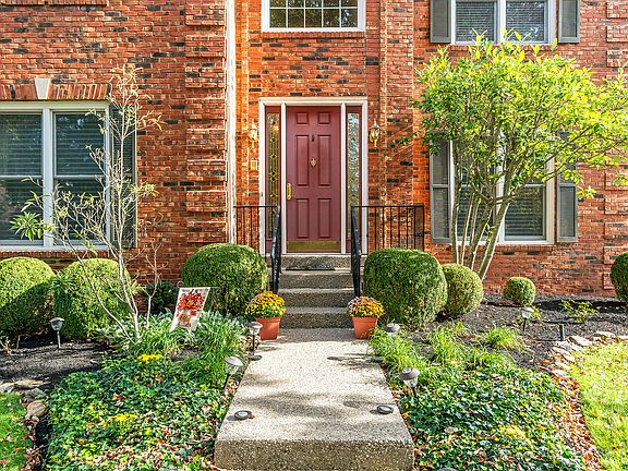 3rd image of 2209 Sweetberry Ct