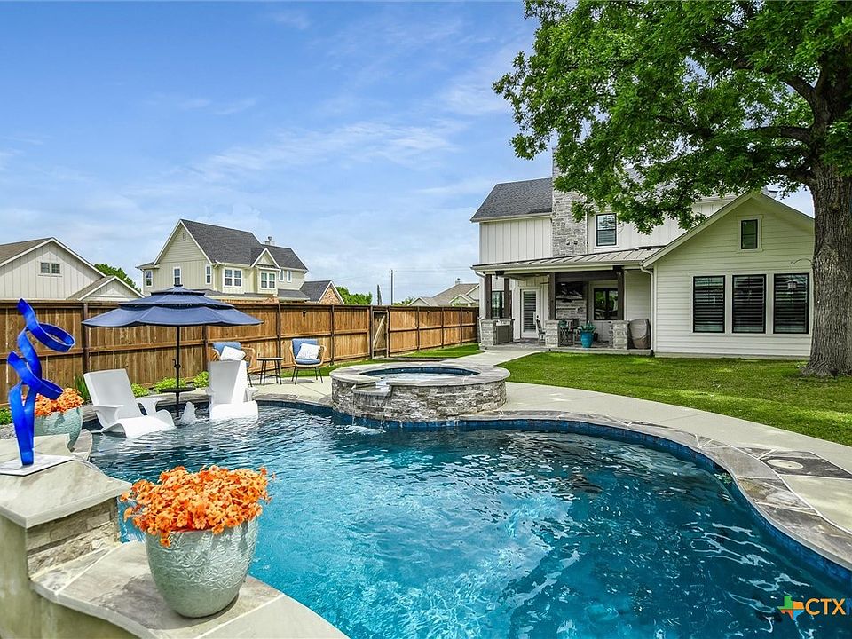 1st image of 105 Retreat Pl