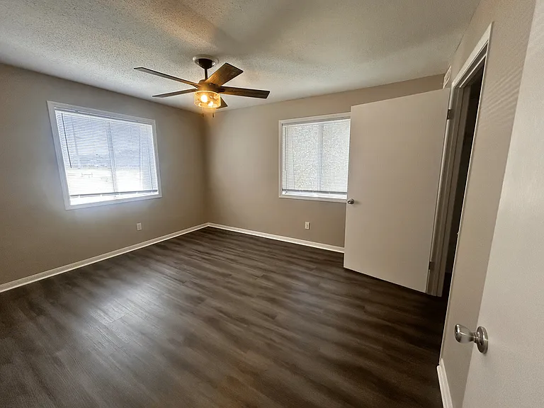 Willow Knolls Apartments — Photo 17