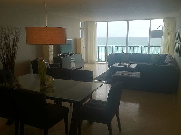 Living / Dining Room Combo