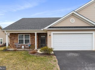 43 Chalcot Pl, Falling Waters, WV 25419