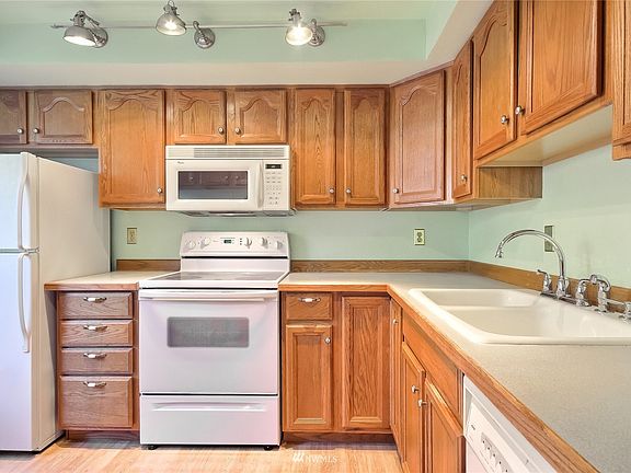 4th image of 4808 97th Avenue Ct W #C