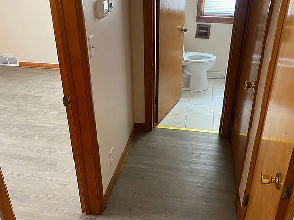 4th image of 2519 Prial Ave