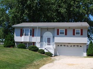 10863 Route 136, Dyersville, IA 52040